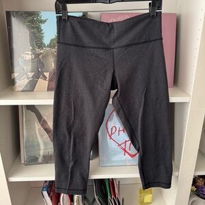 LULULEMON Grey Crop Capri Leggings
